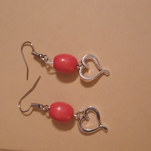 New Upcycled handmade bead earrings w heart silvertone 2/25$ - Picture 4 of 5